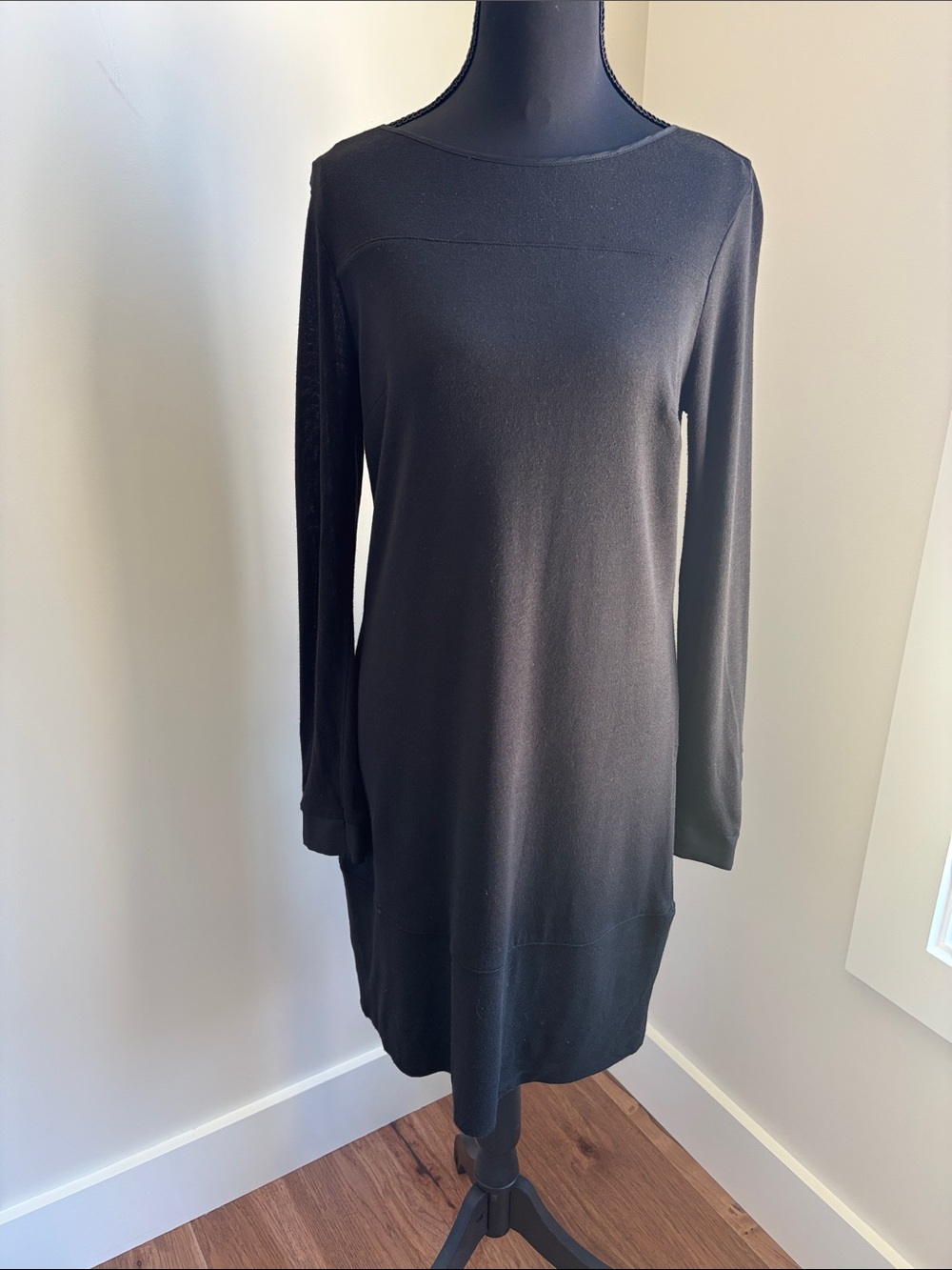 Ann Taylor Black Long-Sleeve Knit Shift Dress